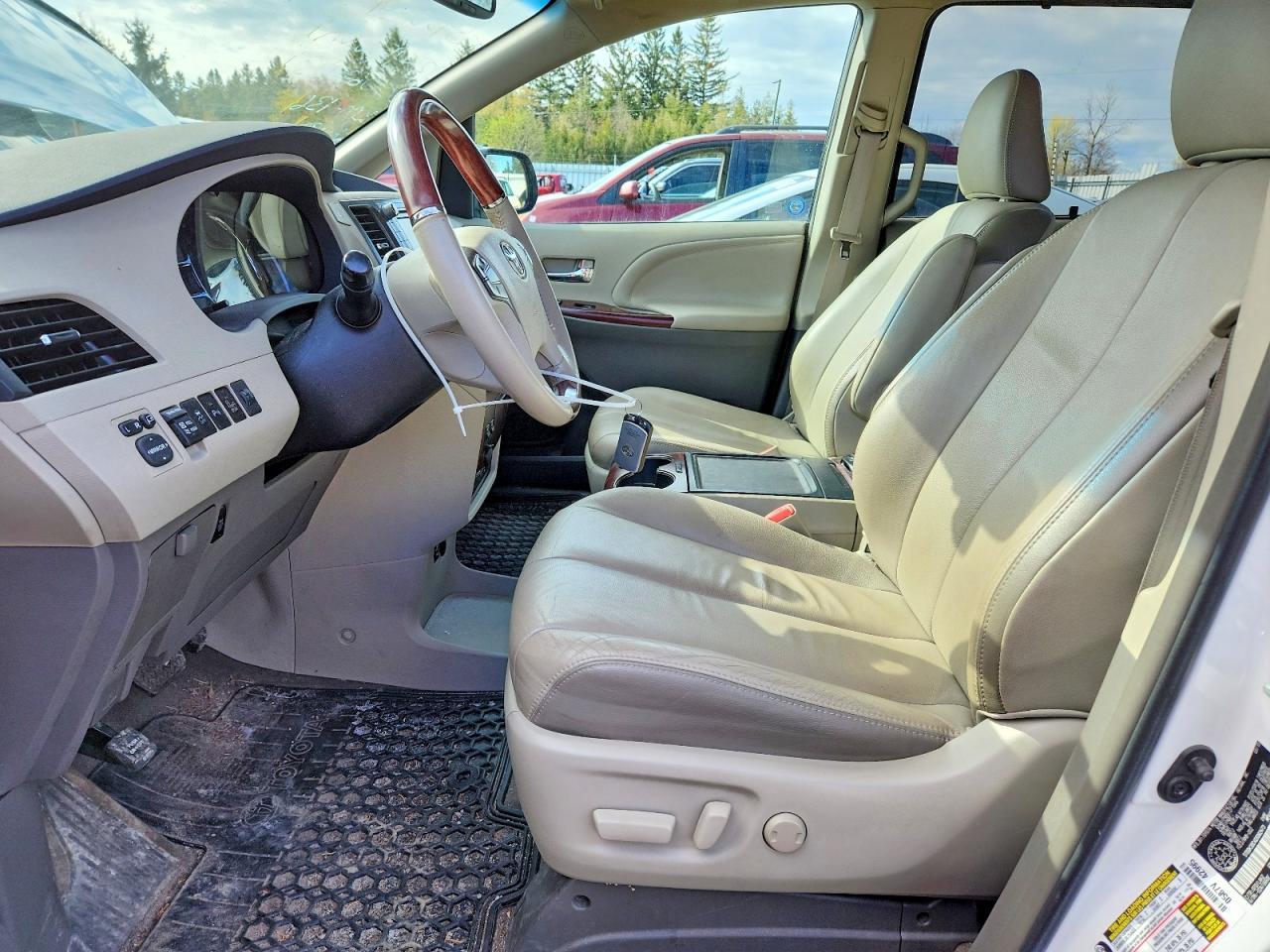 2013 TOYOTA SIENNA