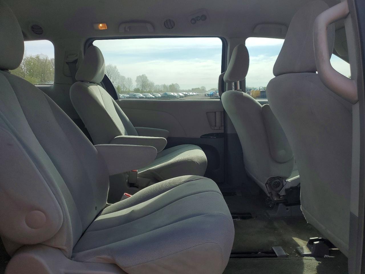 2014 TOYOTA SIENNA