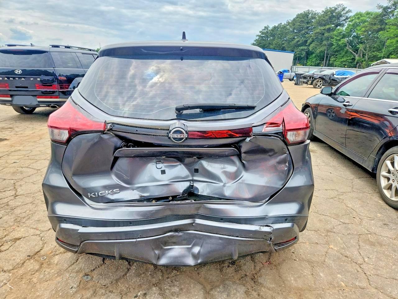 2022 NISSAN KICKS