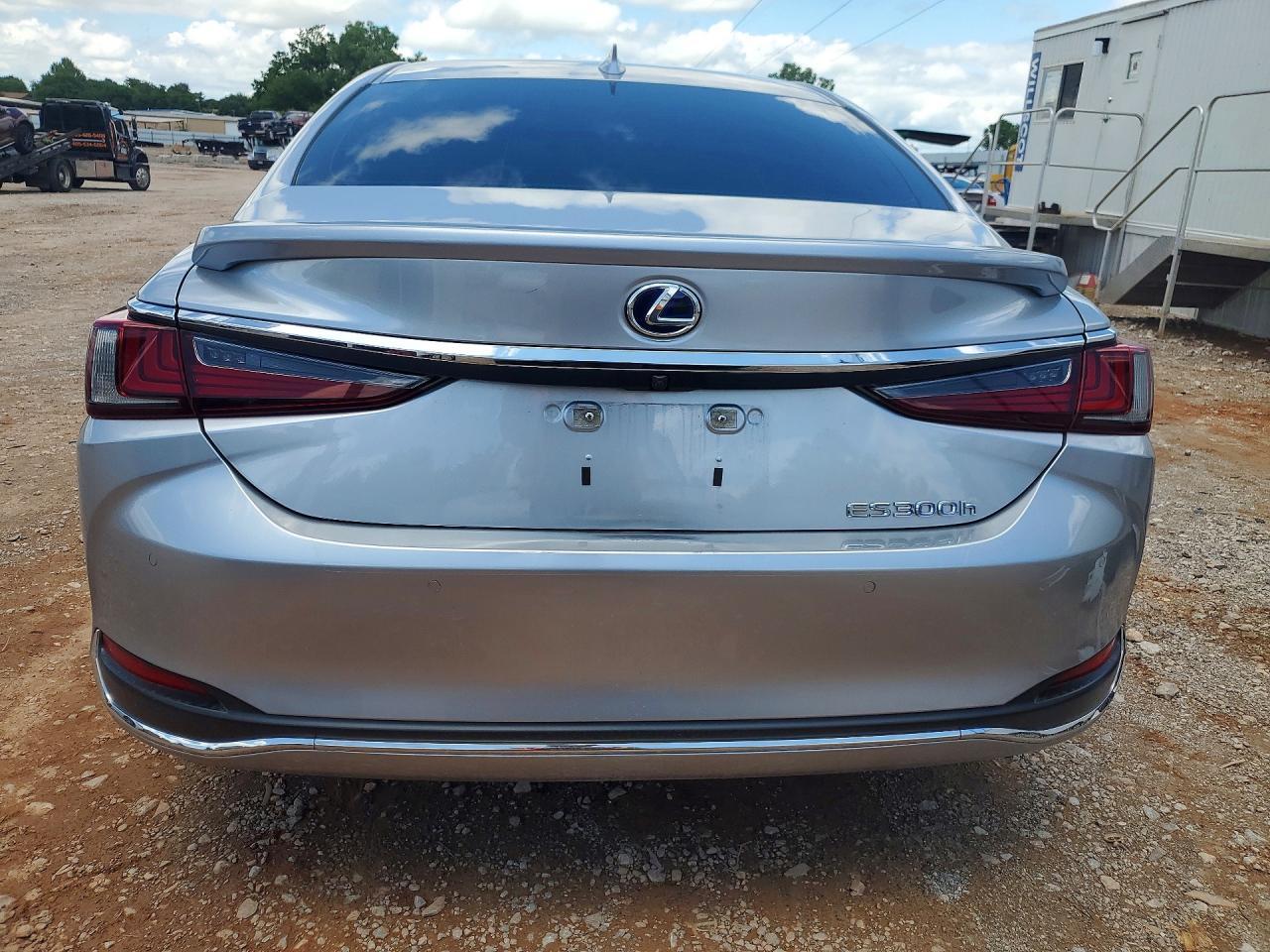 2022 LEXUS ES 300H