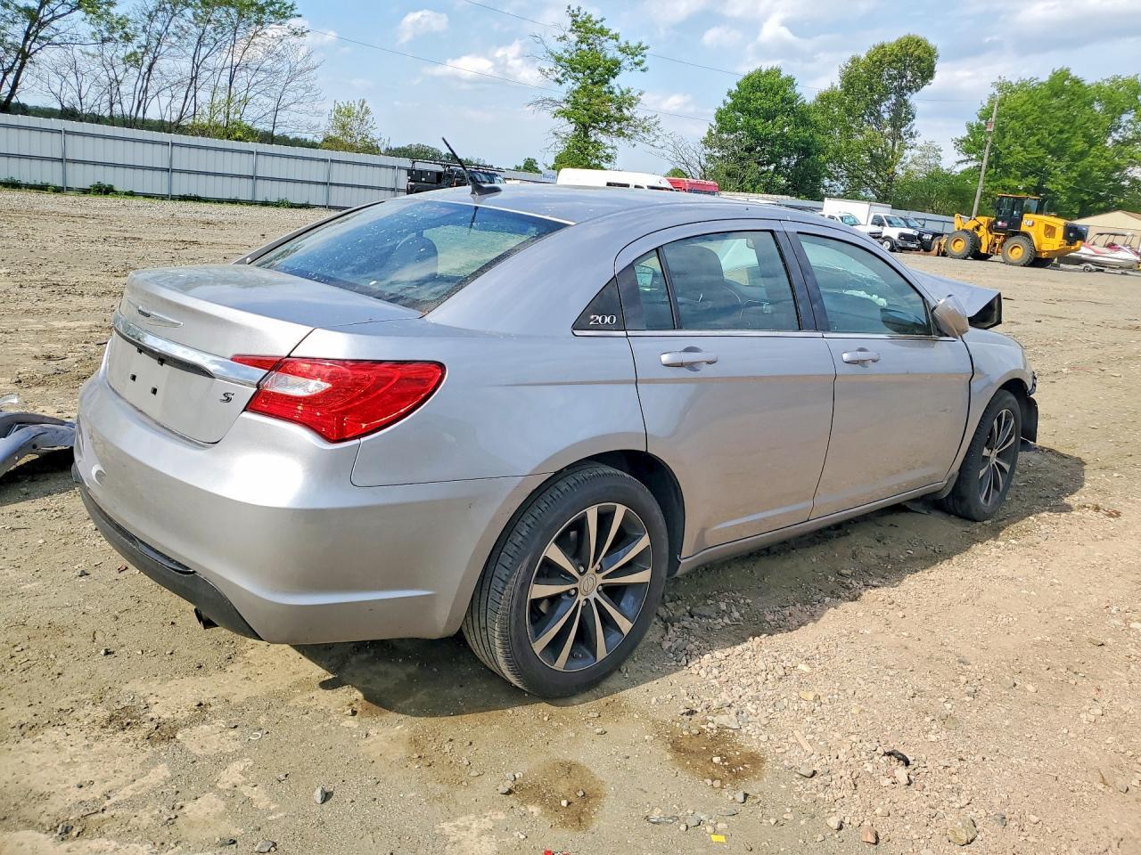 2013 CHRYSLER 200
