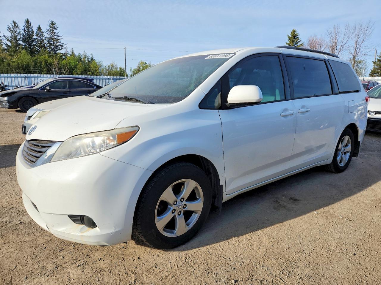 2011 TOYOTA SIENNA