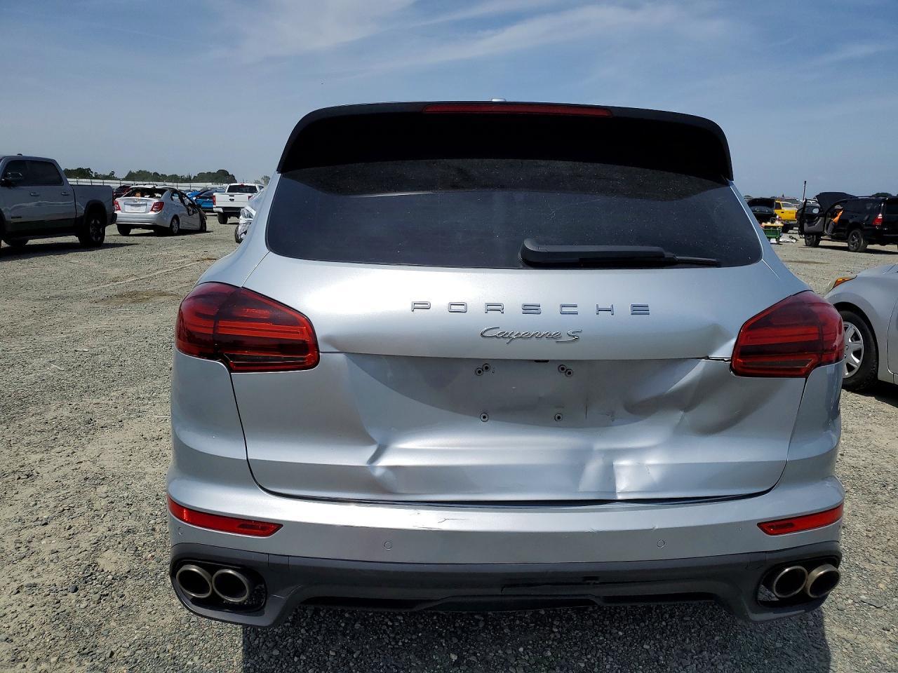 2015 PORSCHE CAYENNE