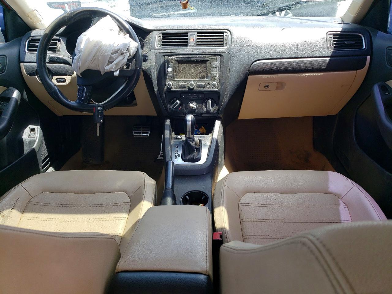 2011 VOLKSWAGEN JETTA
