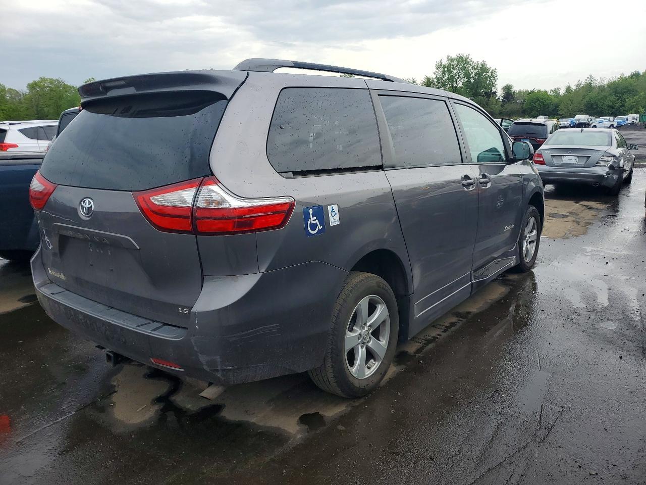 2016 TOYOTA SIENNA