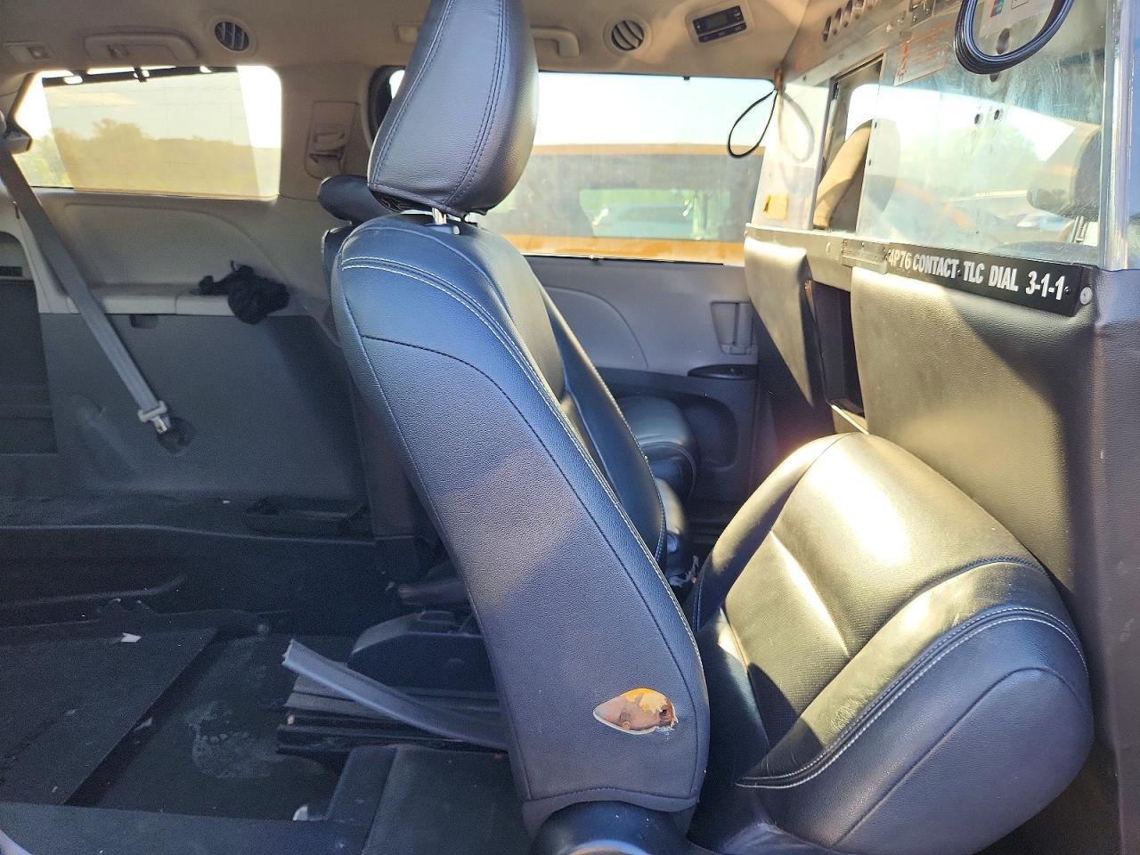 2016 TOYOTA SIENNA