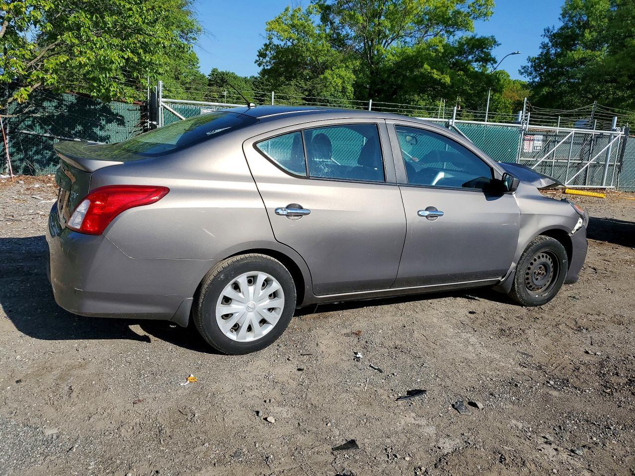 2015 NISSAN VERSA