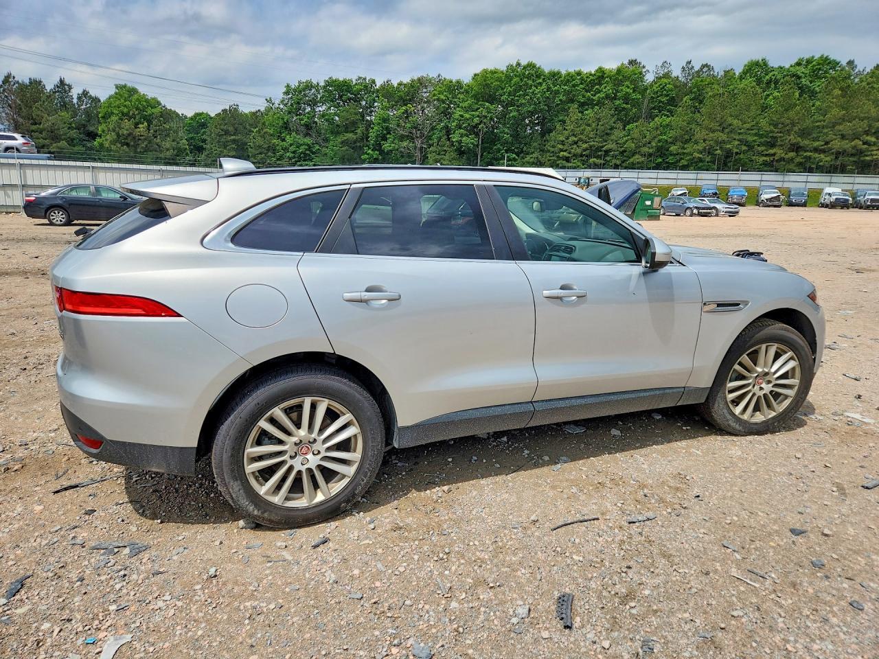 2017 JAGUAR F-Pace