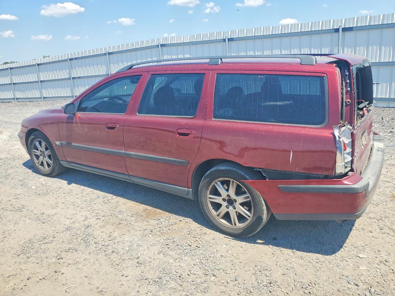 2004 VOLVO V70