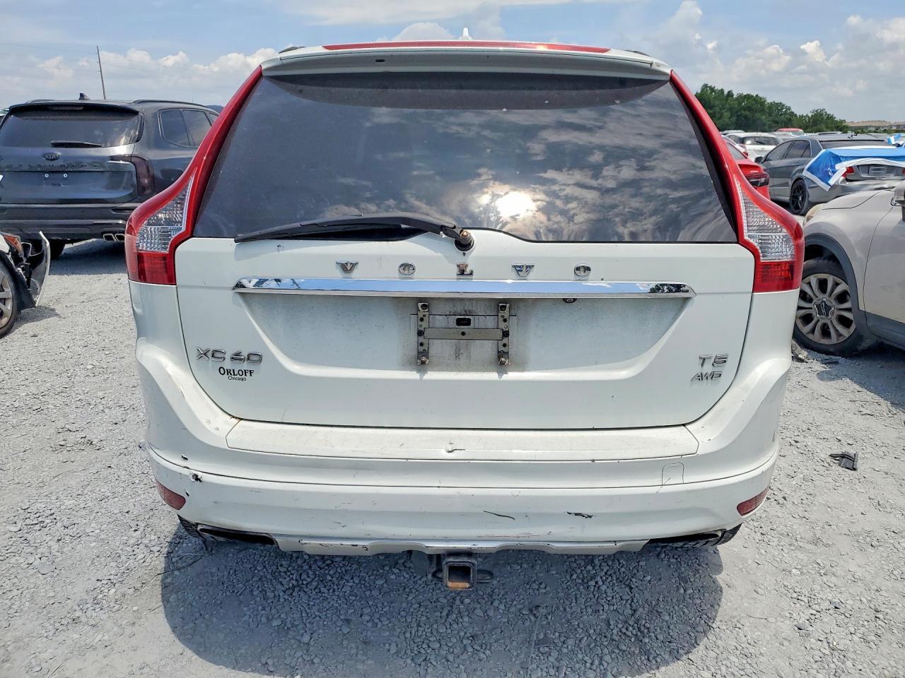 2015 VOLVO XC60