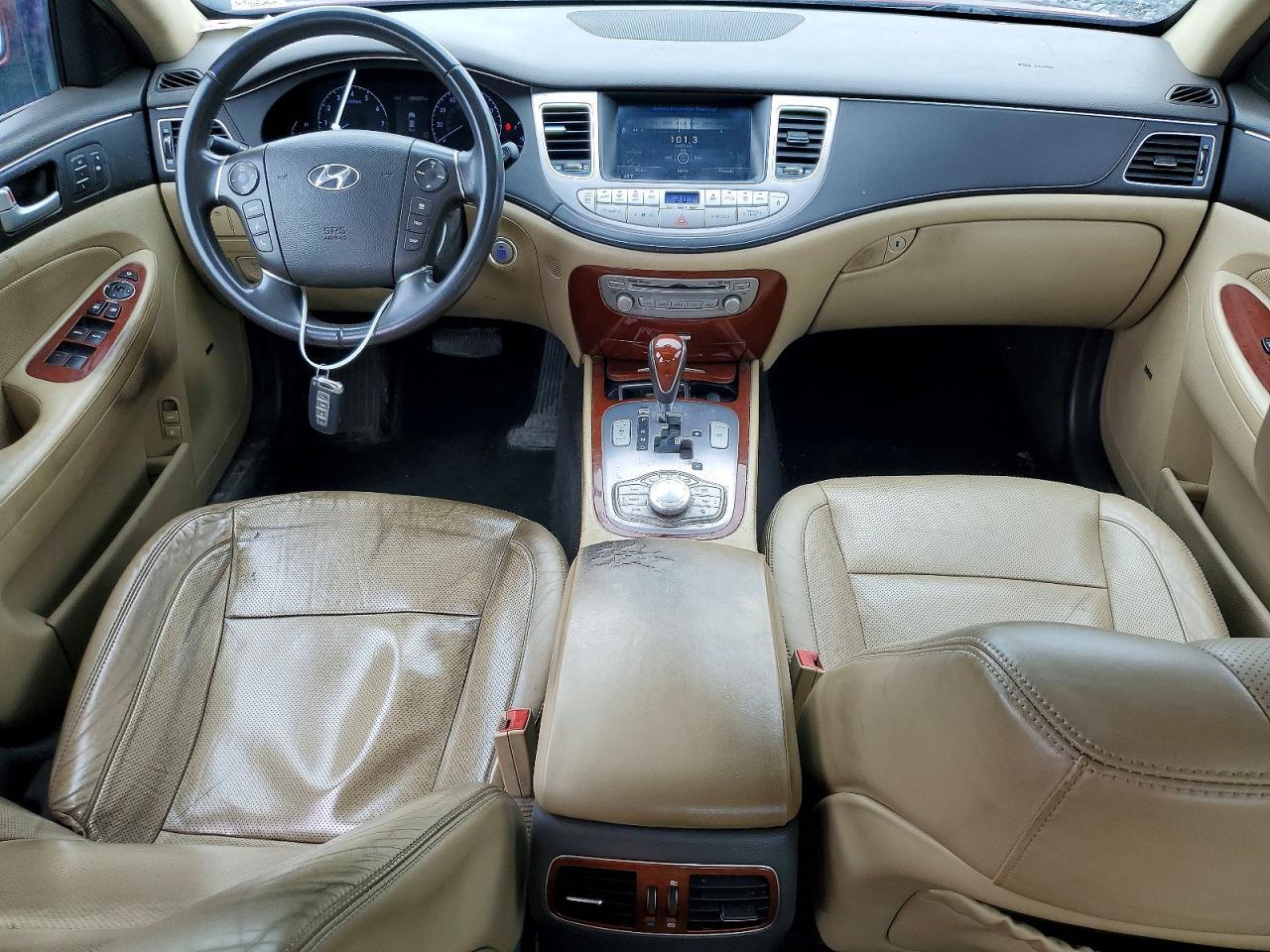 2013 HYUNDAI GENESIS