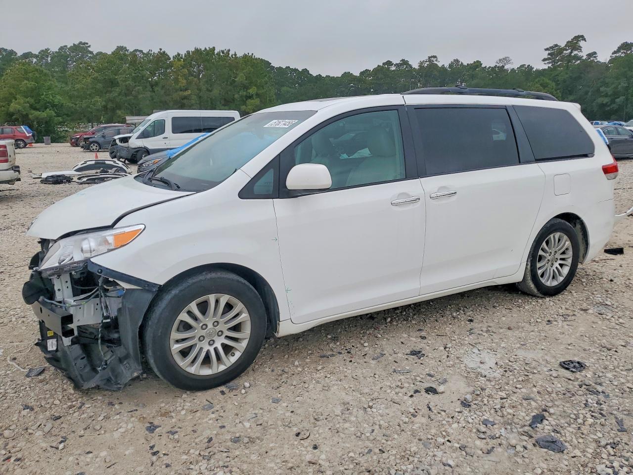 2012 TOYOTA SIENNA