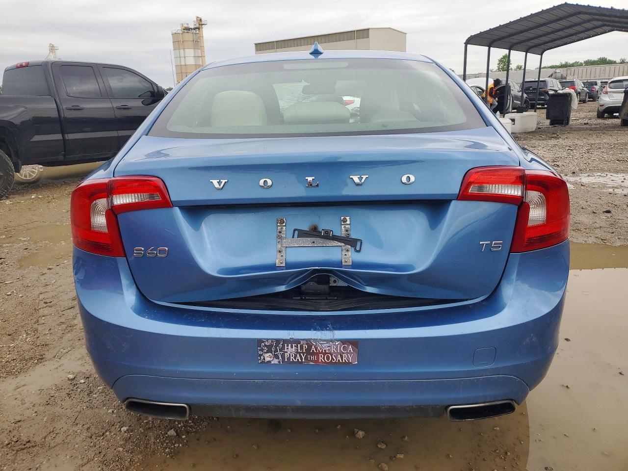 2015 VOLVO S60
