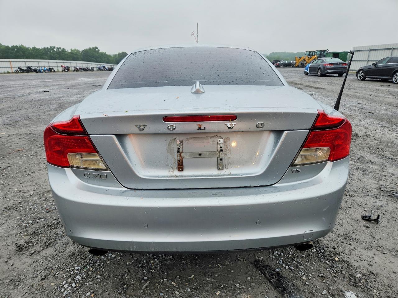 2011 VOLVO C70