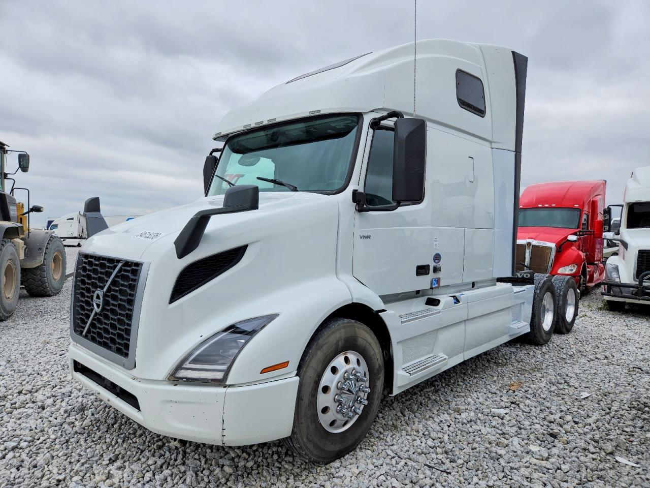 2024 VOLVO VNR