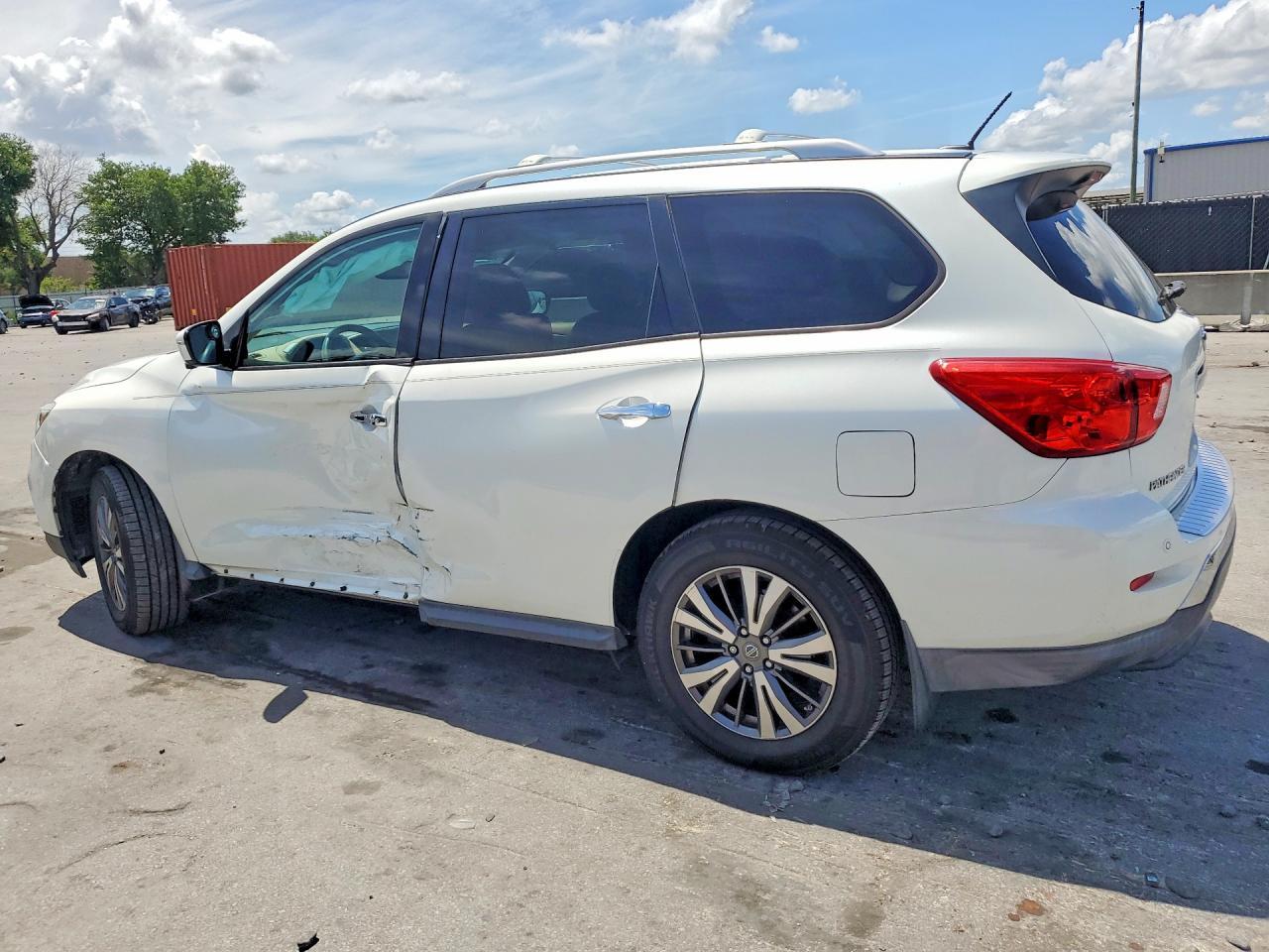2017 NISSAN PATHFINDER