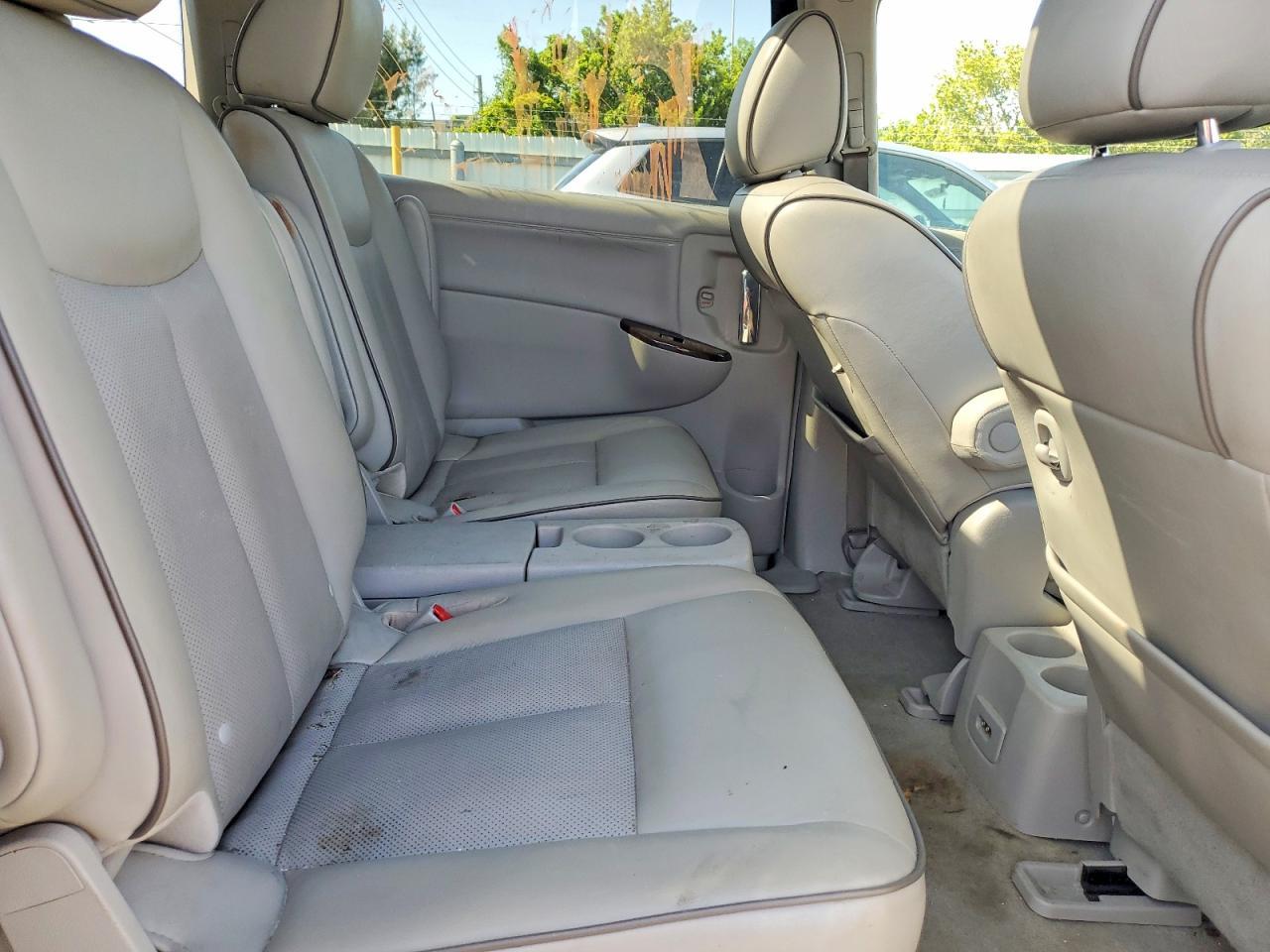2012 NISSAN Quest