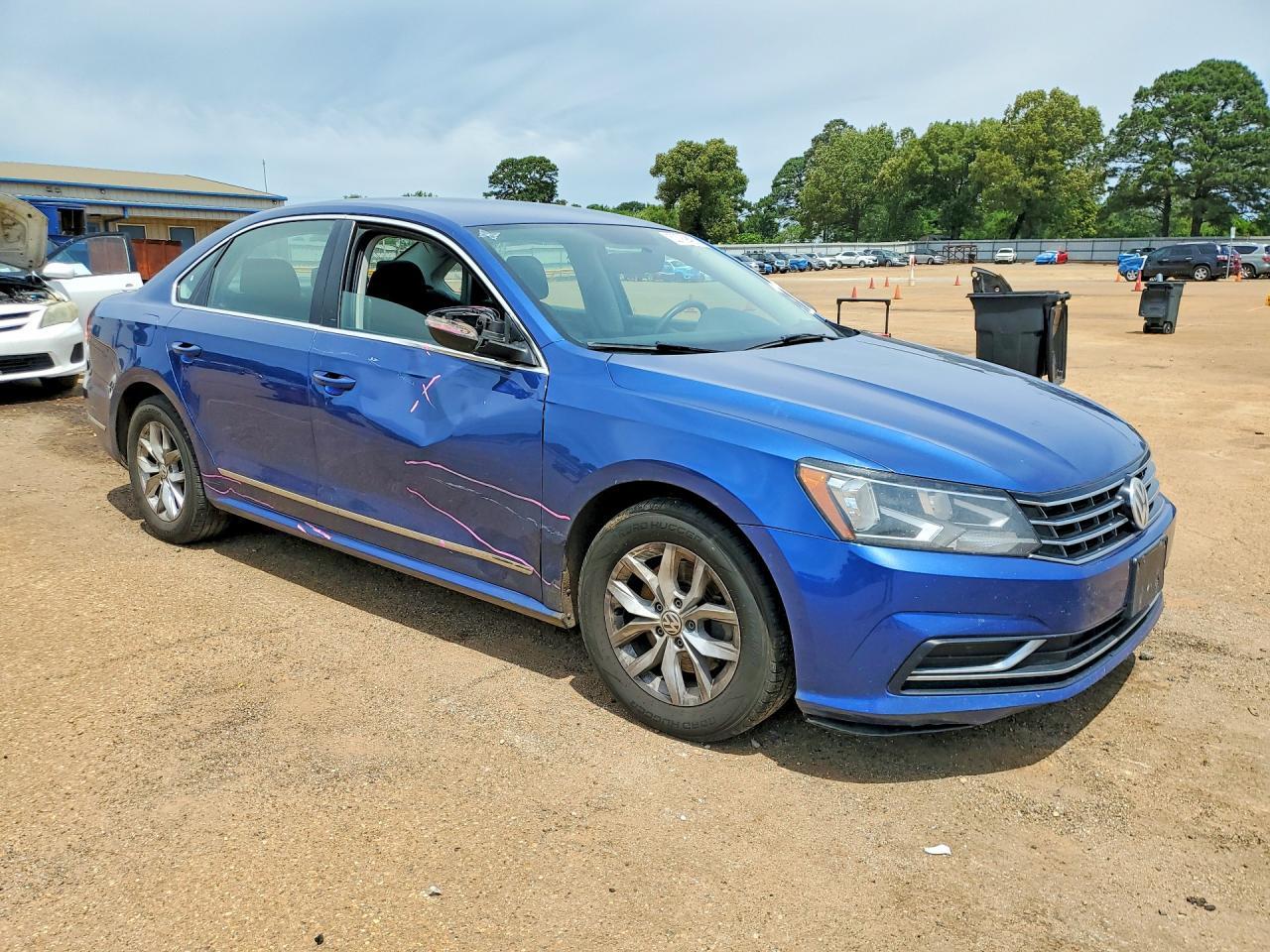2017 VOLKSWAGEN Passat