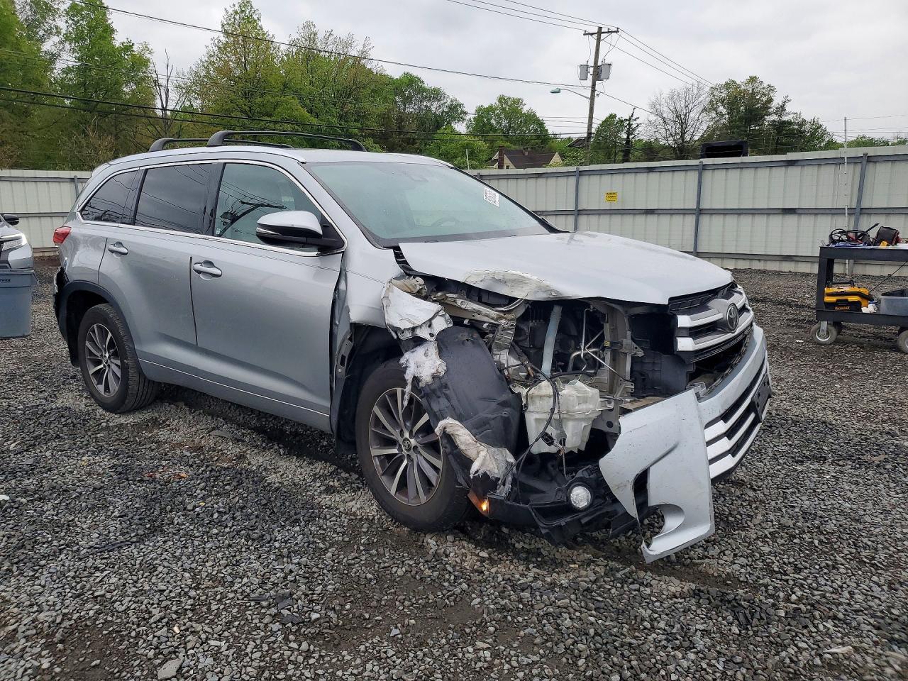 2017 TOYOTA HIGHLANDER