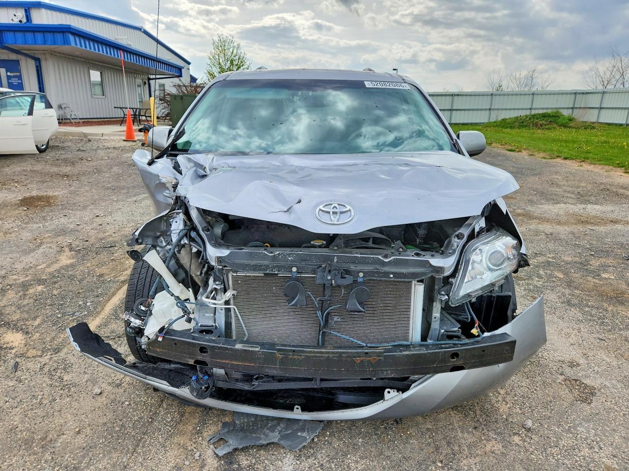 2011 TOYOTA SIENNA