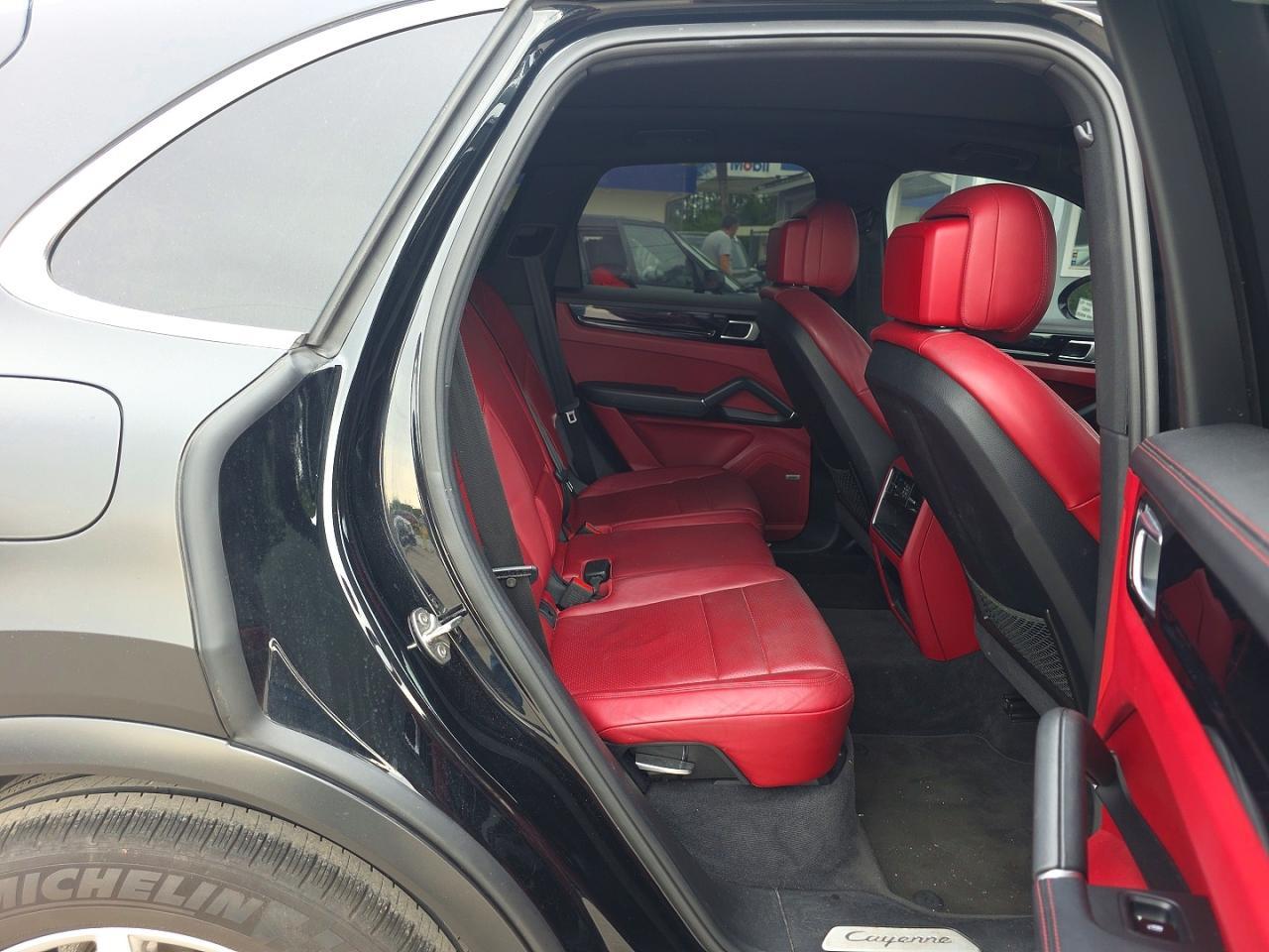 2019 PORSCHE CAYENNE