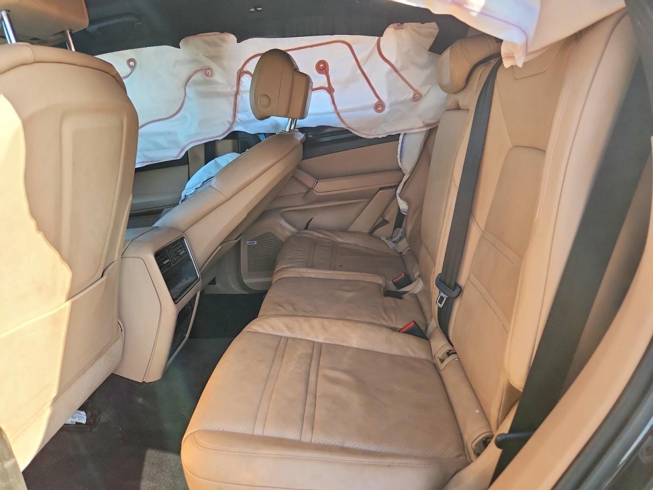 2020 PORSCHE CAYENNE