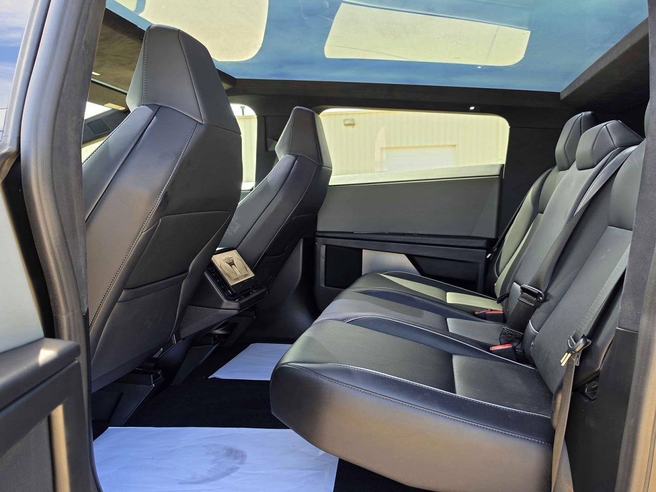 2024 TESLA Cybertruck