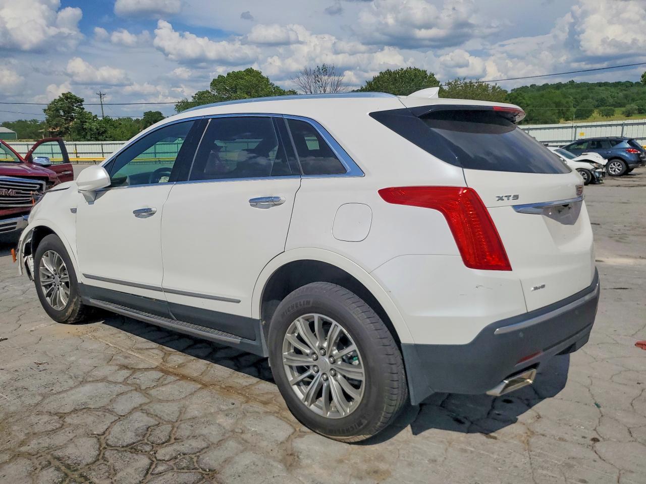 2017 CADILLAC XT5