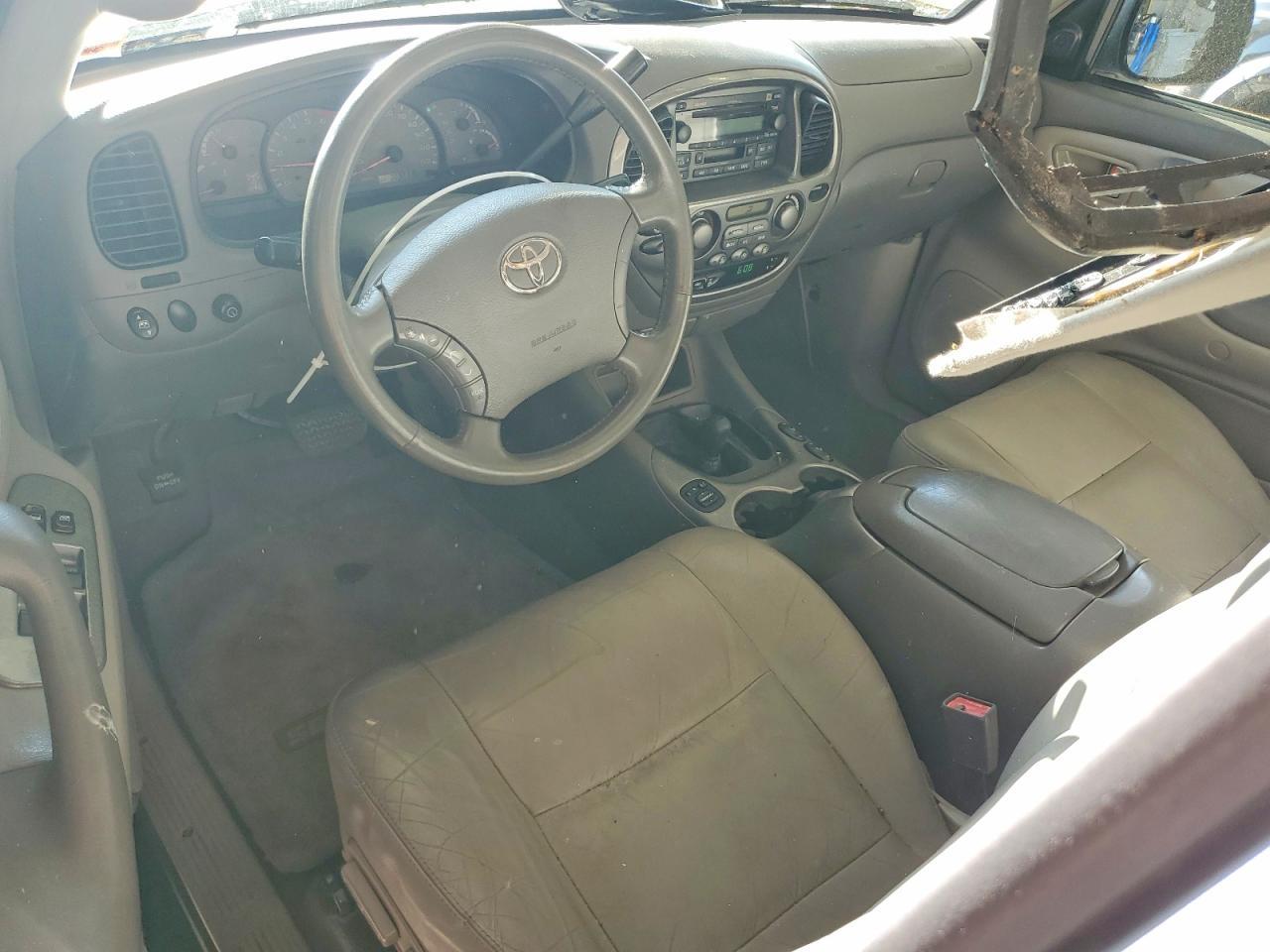 2004 TOYOTA Sequoia