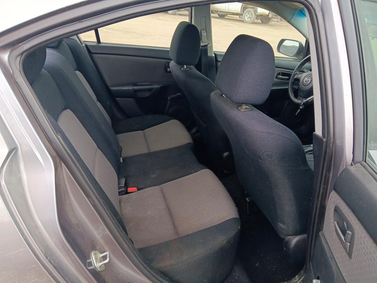 2006 MAZDA 3