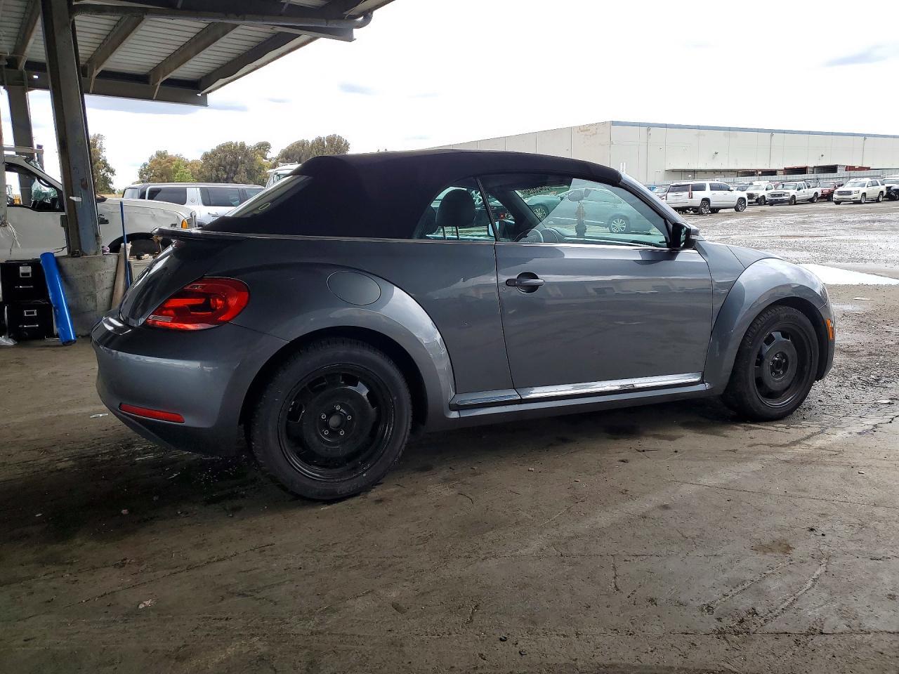 2013 VOLKSWAGEN Beetle