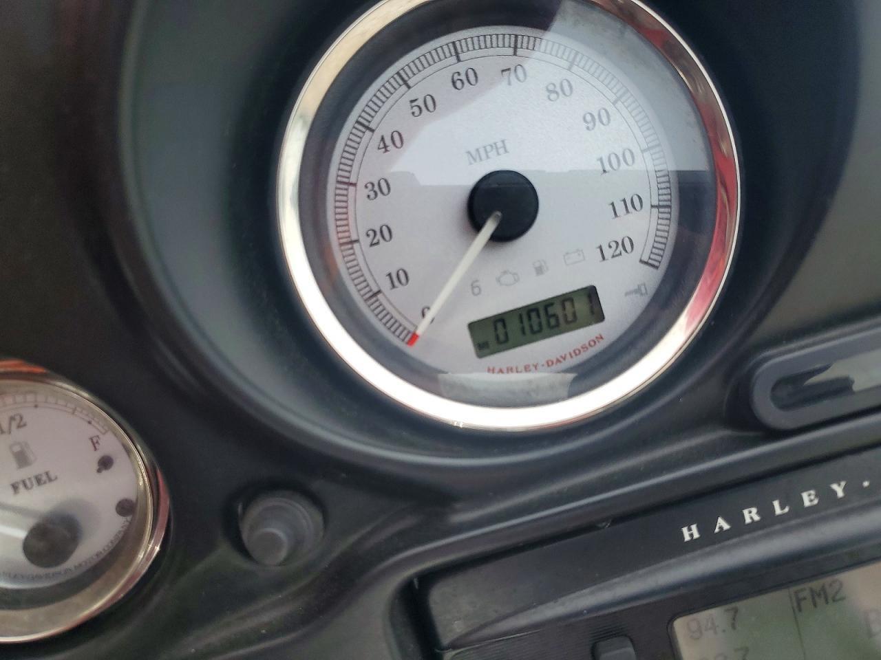 2011 HARLEY-DAVIDSON FLHX
