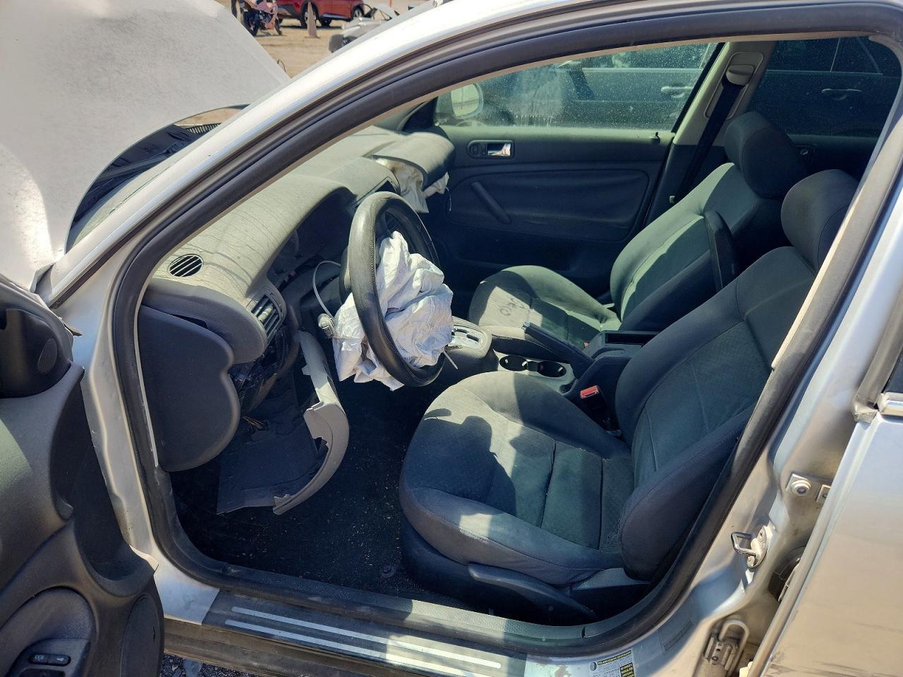 2004 VOLKSWAGEN Passat