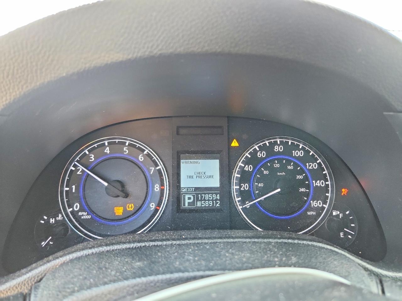 2015 INFINITI Q40