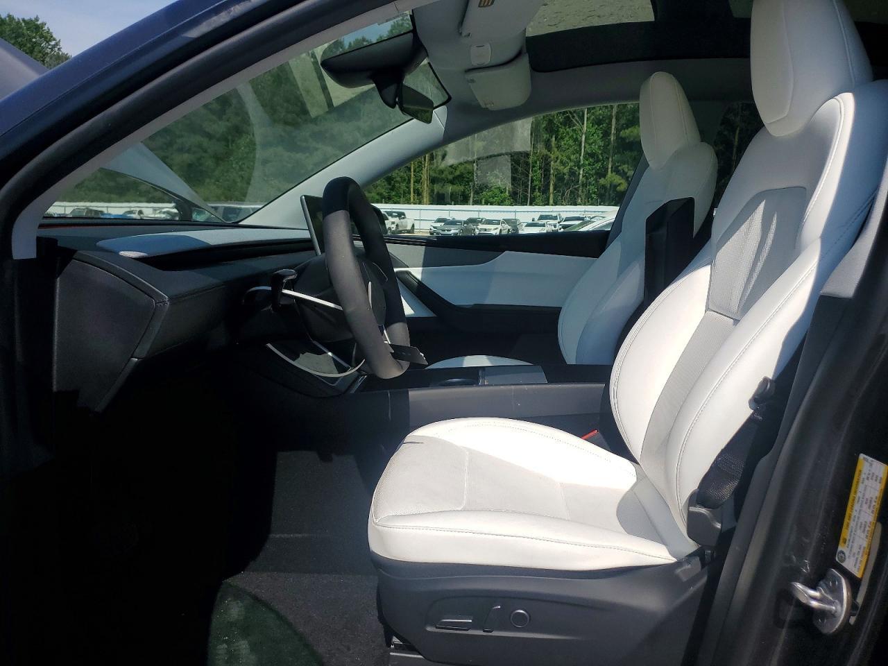 2026 TESLA MODEL Y