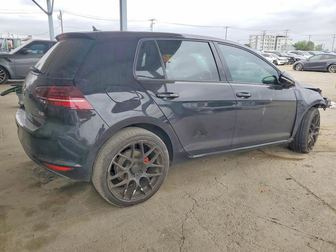 2017 VOLKSWAGEN GOLF