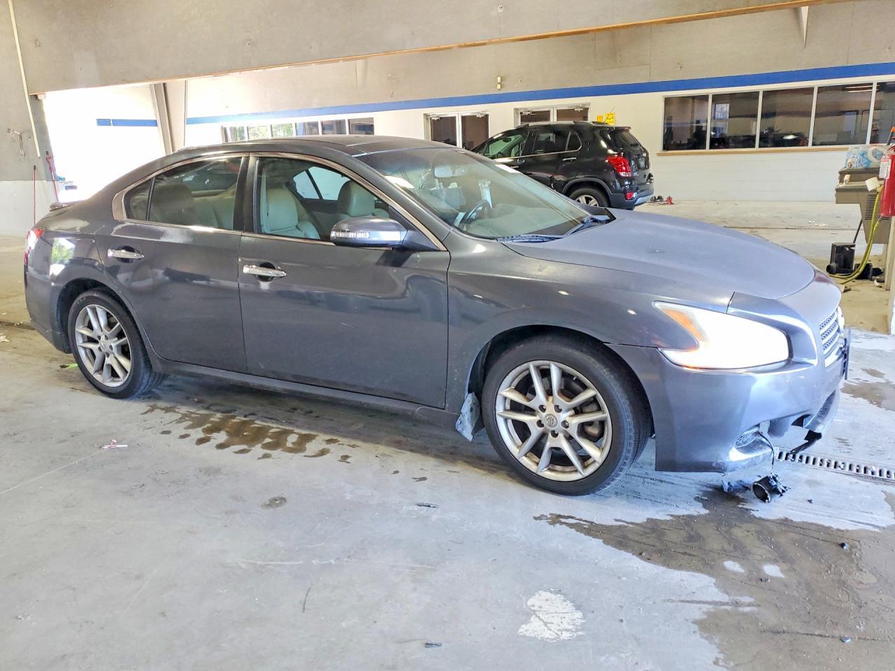 2010 NISSAN Maxima
