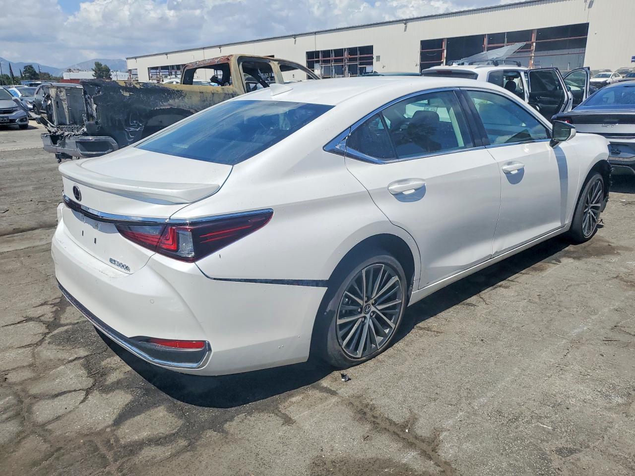 2025 LEXUS ES 300H