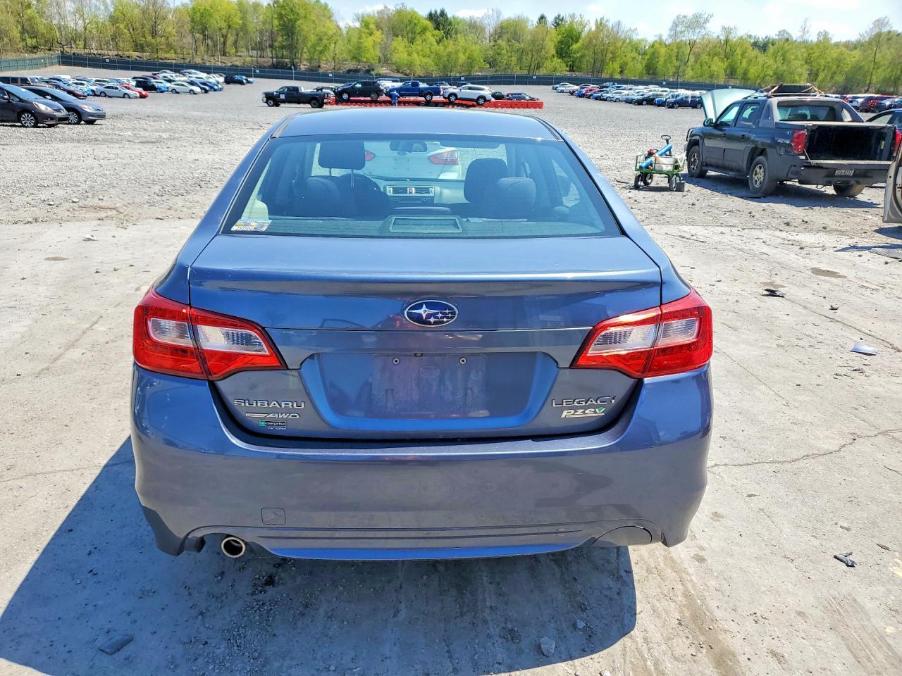 2015 SUBARU Legacy