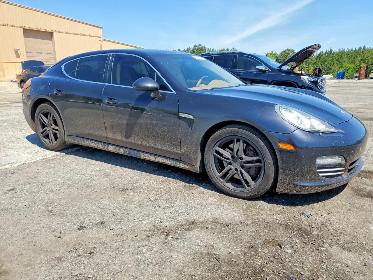 2011 PORSCHE Panamera