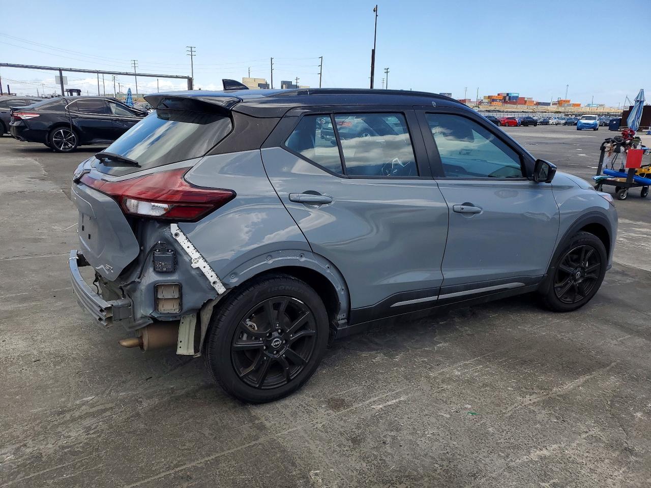 2023 NISSAN KICKS