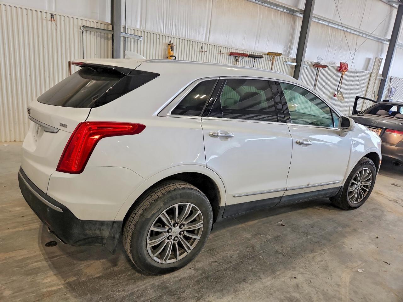 2017 CADILLAC XT5