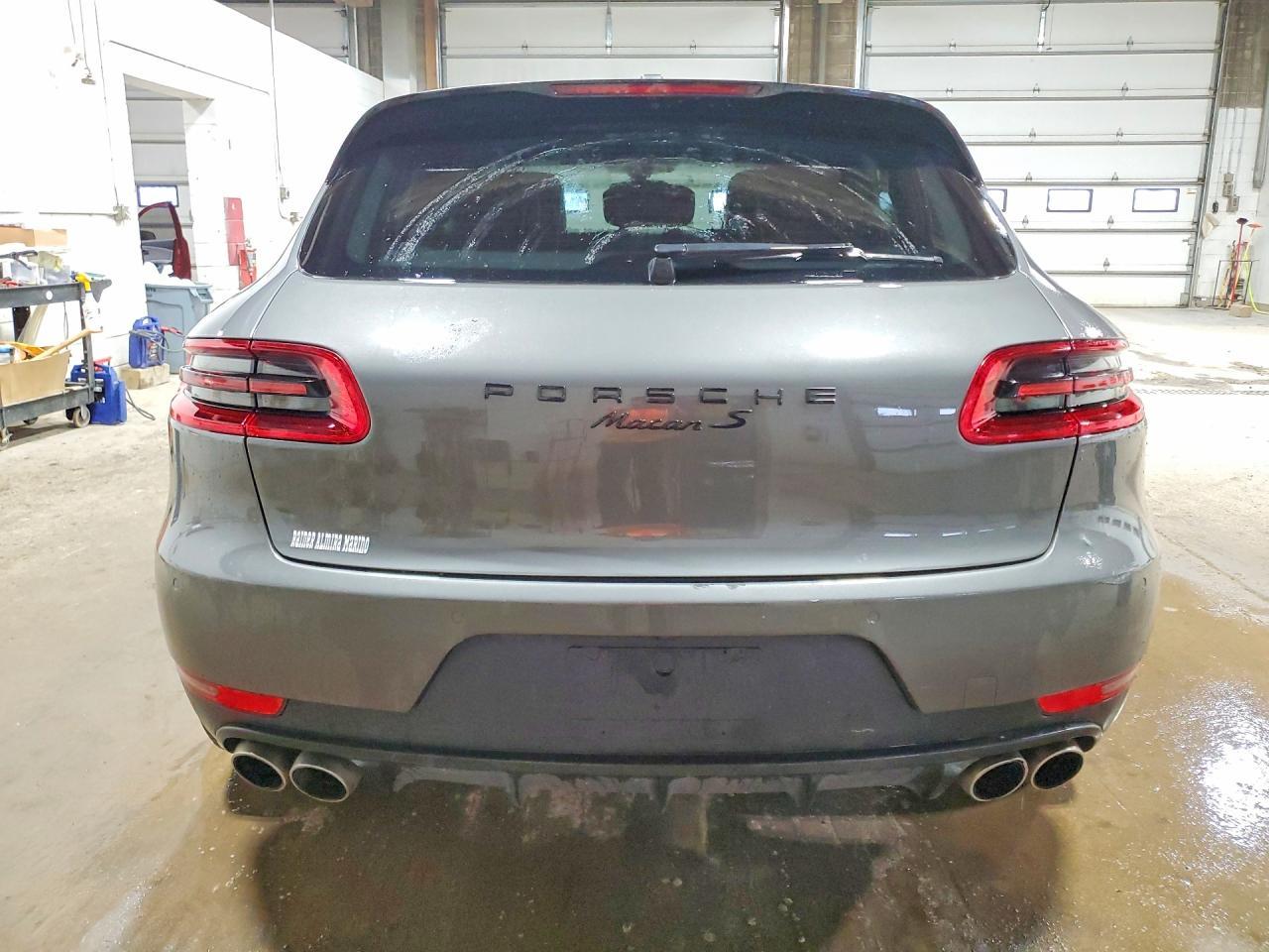 2016 PORSCHE Macan