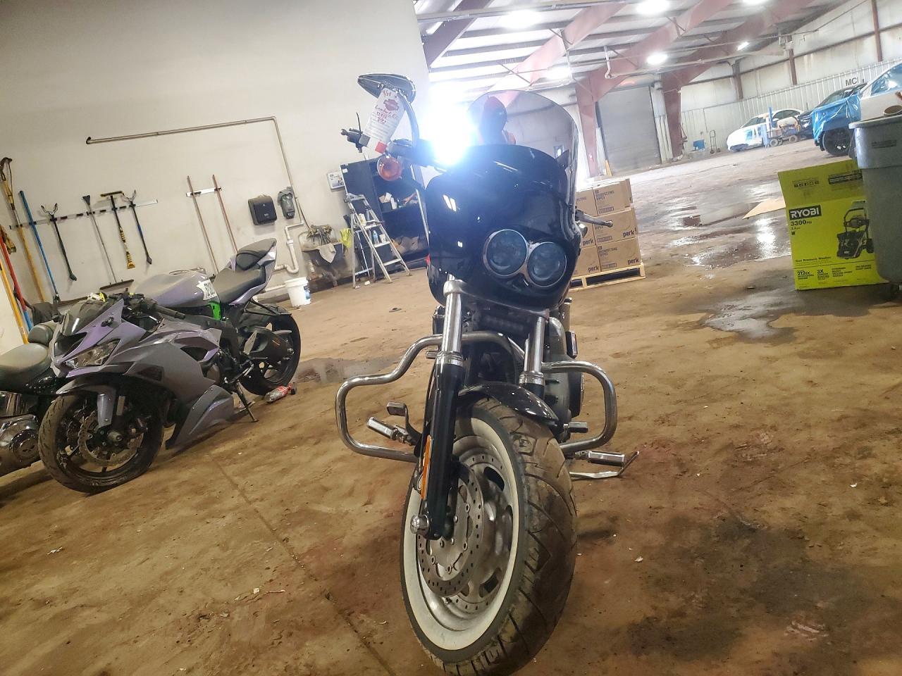 2011 HARLEY-DAVIDSON FXDF