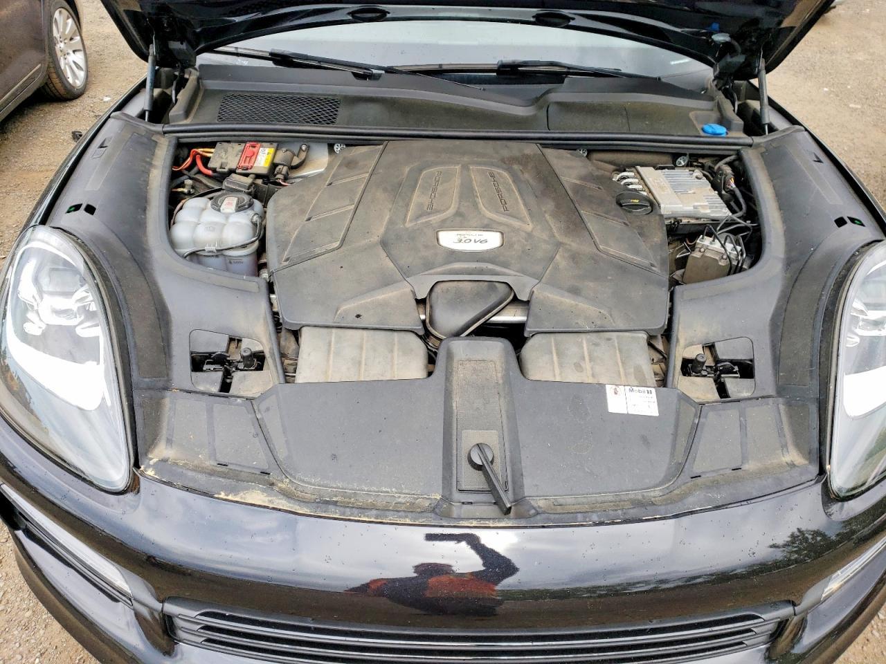 2021 PORSCHE CAYENNE
