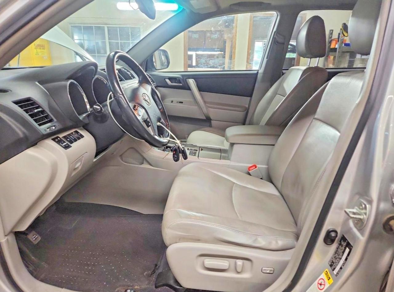 2012 TOYOTA HIGHLANDER