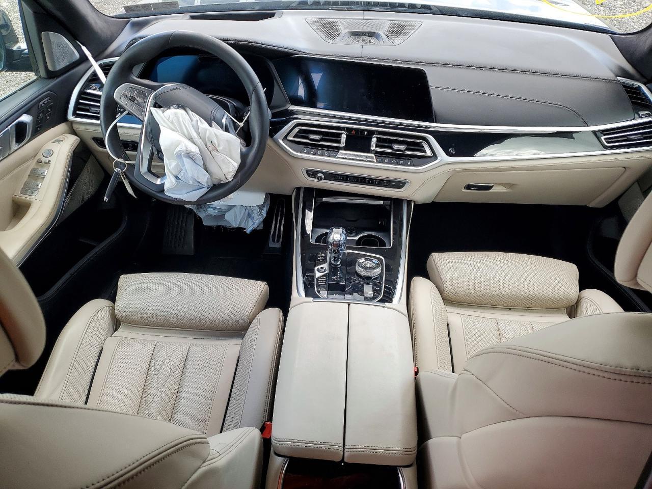 2021 BMW X7