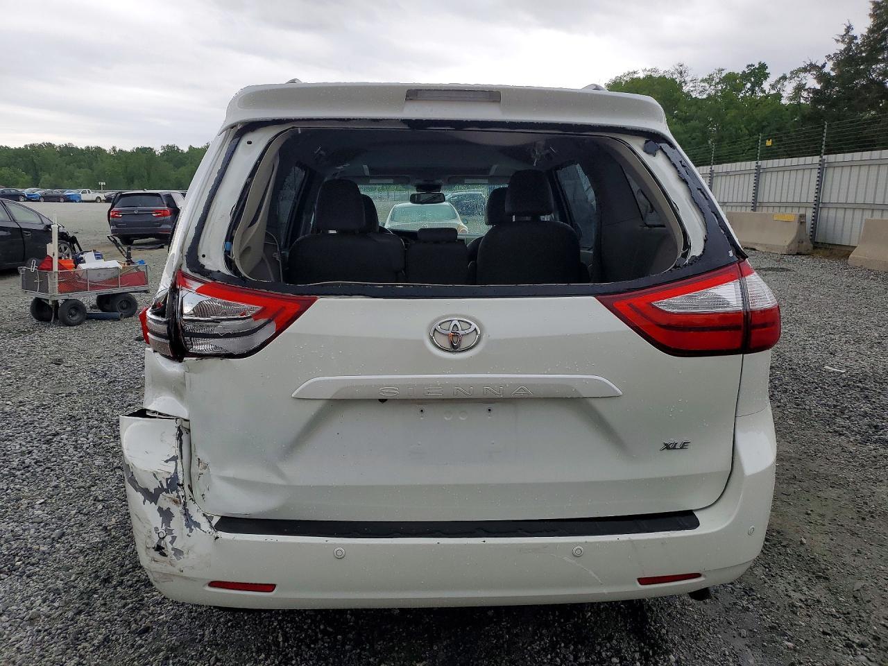 2016 TOYOTA SIENNA