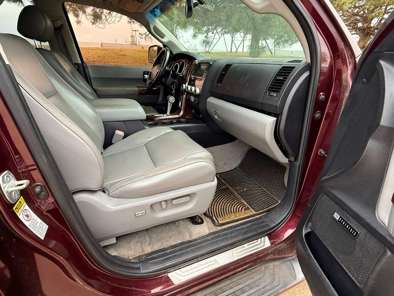2008 TOYOTA Sequoia
