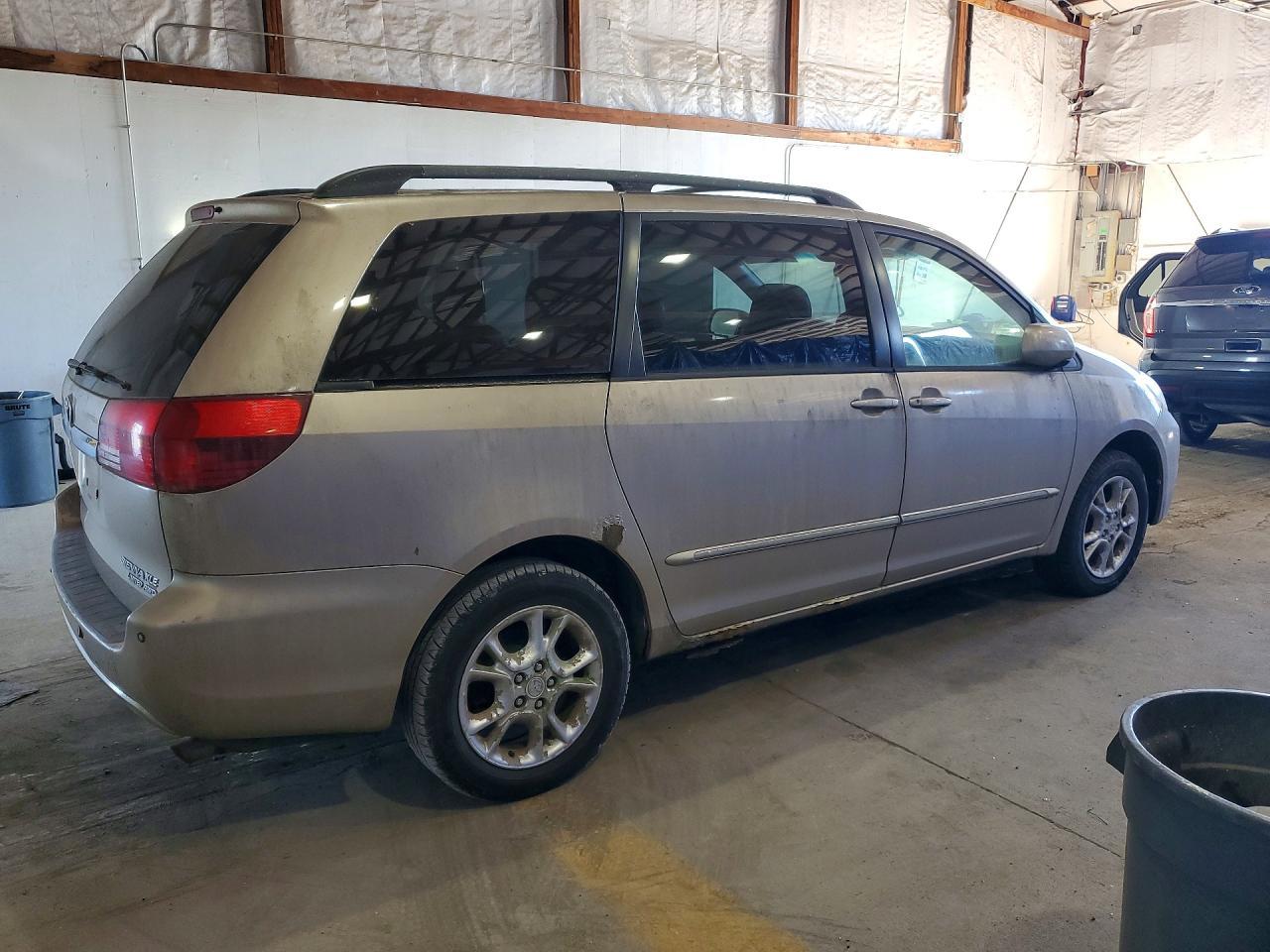 2005 TOYOTA SIENNA